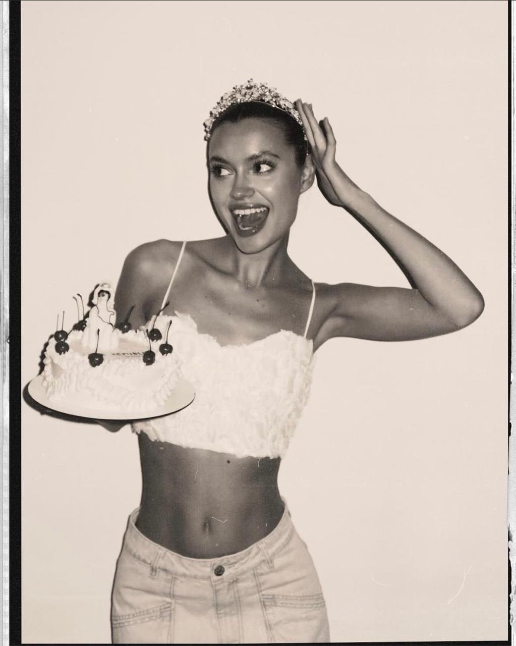 Crown birthday cake vintage